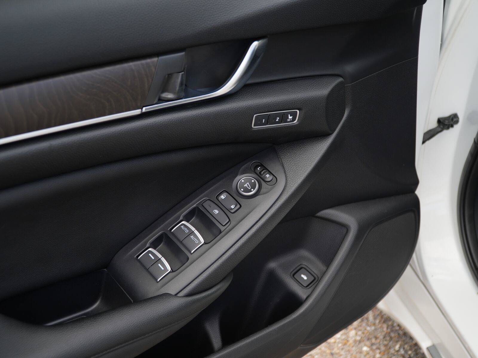 Used 2019 Honda Accord Touring image 5