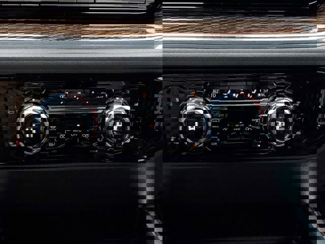 Used 2025 GMC Sierra 1500 Elevation w/ Preferred Package image 32