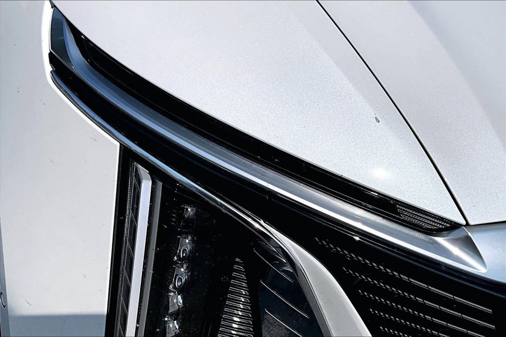 Certified 2024 Cadillac Lyriq Tech w/ Driver Assist Package AWD/4WD image 31