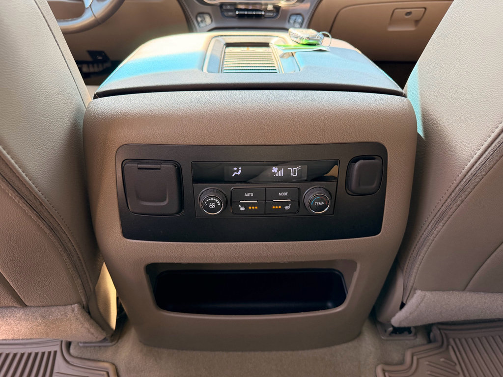 Used 2017 Chevrolet Suburban Premier RWD image 17