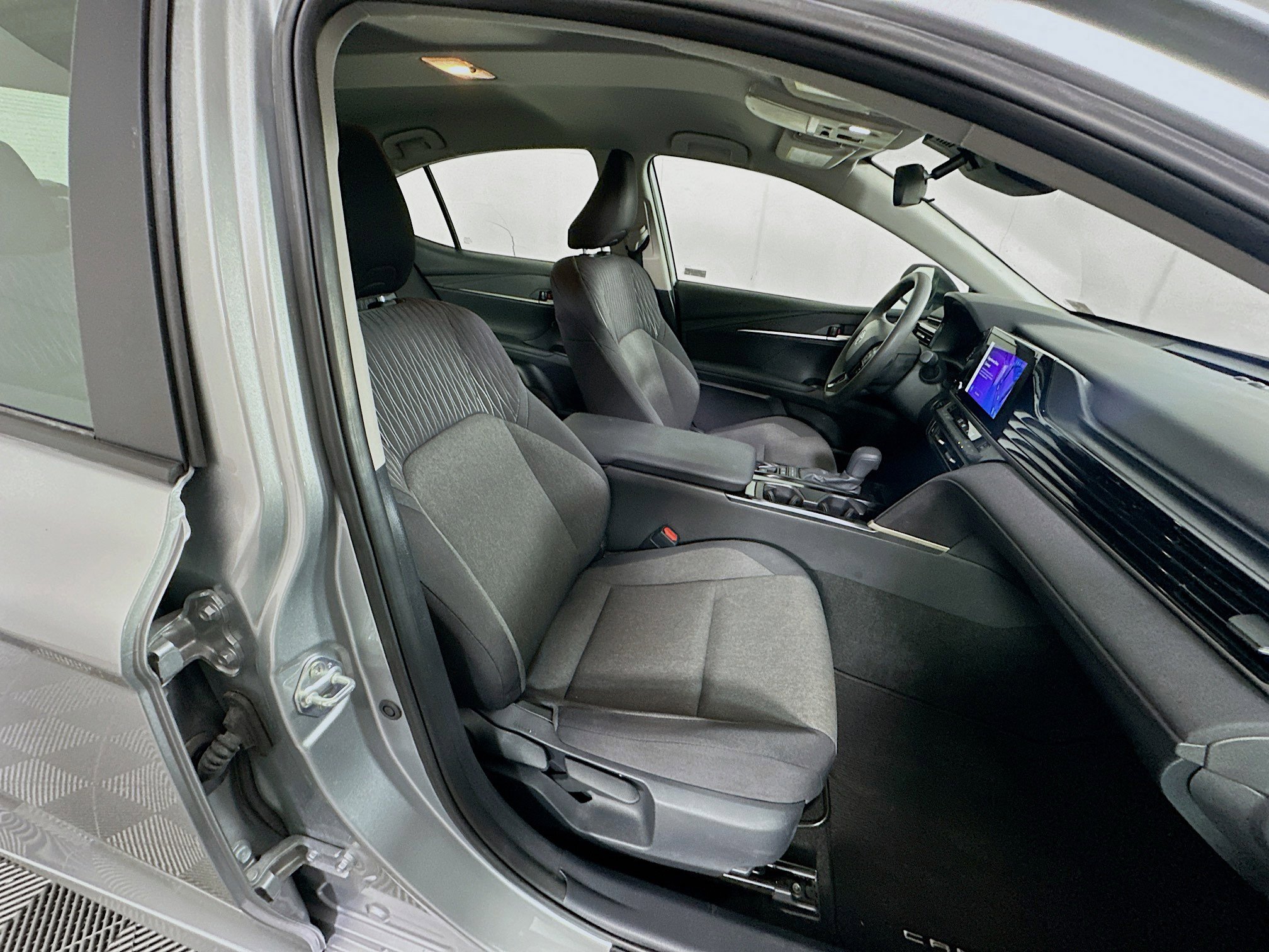 Used 2025 Toyota Camry LE image 30