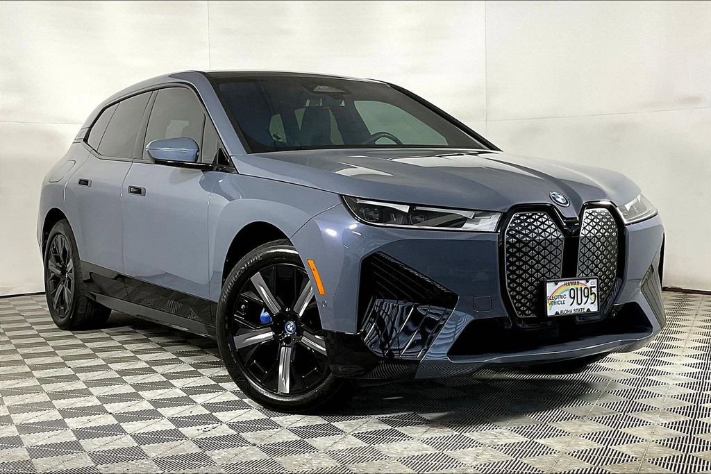 Used 2025 BMW iX xDrive50 w/ Sport Package image 11