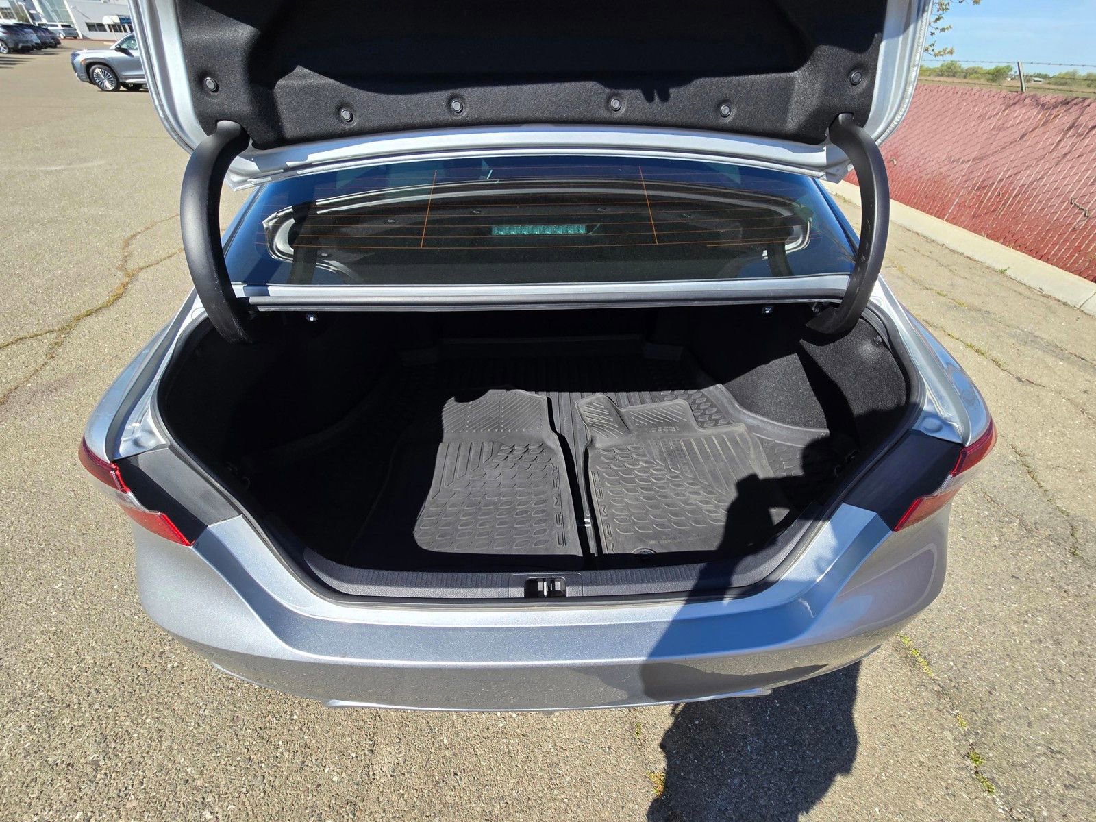 Used 2022 Toyota Camry SE w/ Convenience Package FWD image 9