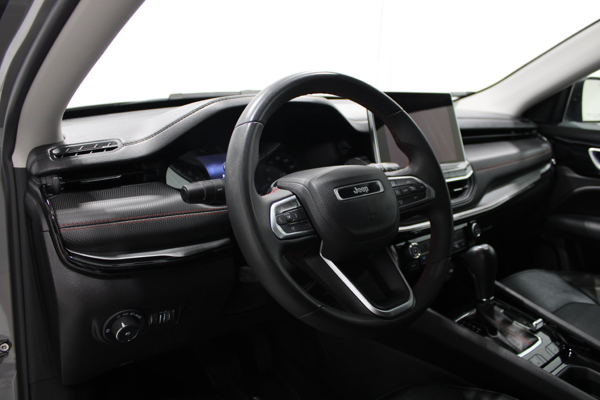 Used 2022 Jeep Compass Trailhawk AWD/4WD image 12