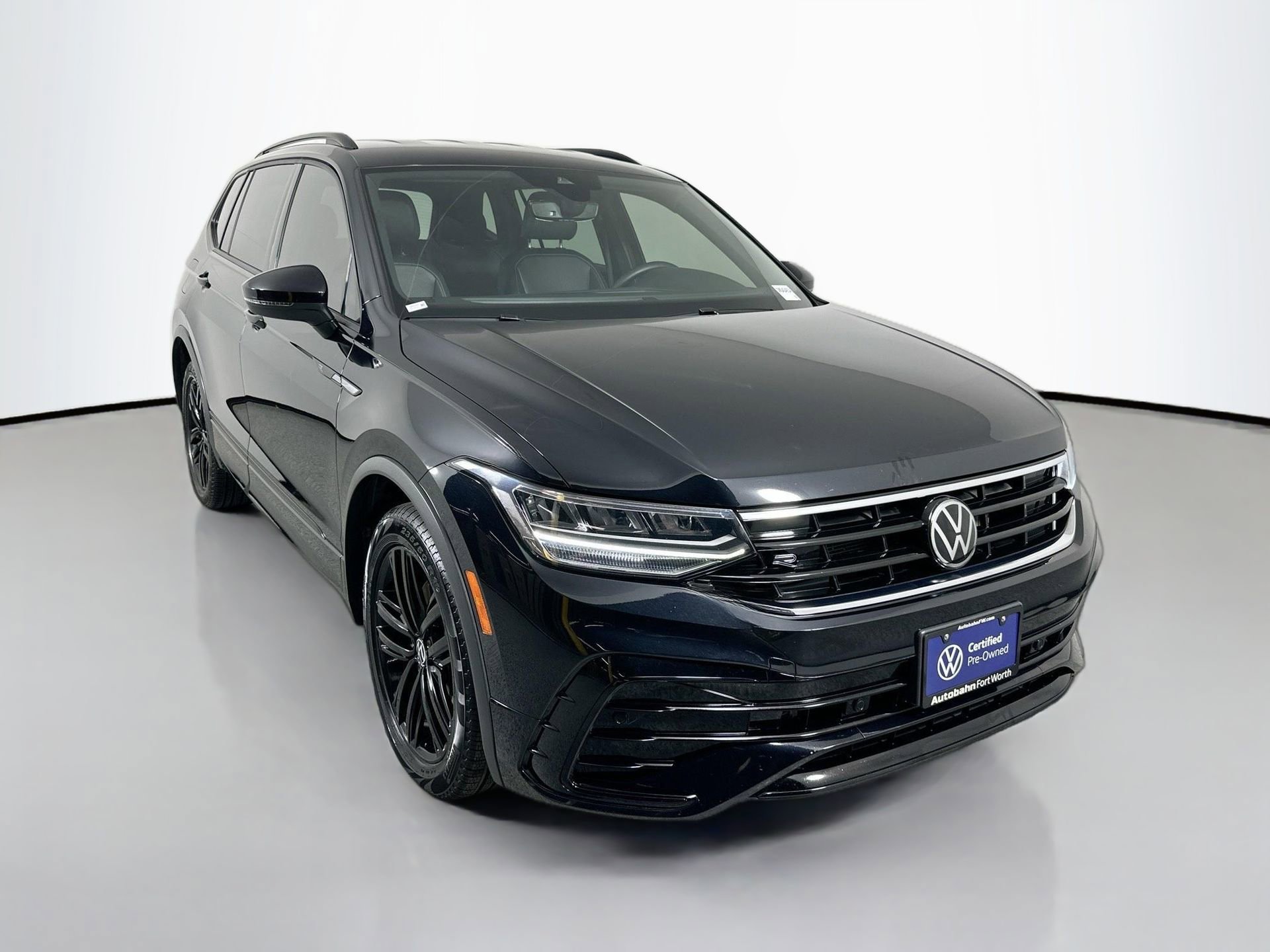 Certified 2022 Volkswagen Tiguan SE R-Line image 3