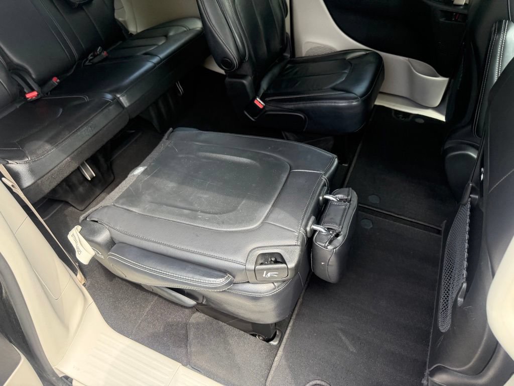 Used 2022 Chrysler Pacifica Touring-L AWD/4WD image 52