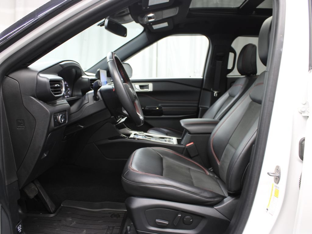 Used 2023 Ford Explorer ST-Line AWD/4WD image 15