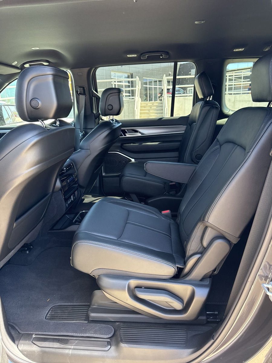 New 2026 Jeep Grand Wagoneer L Limited AWD/4WD image 25