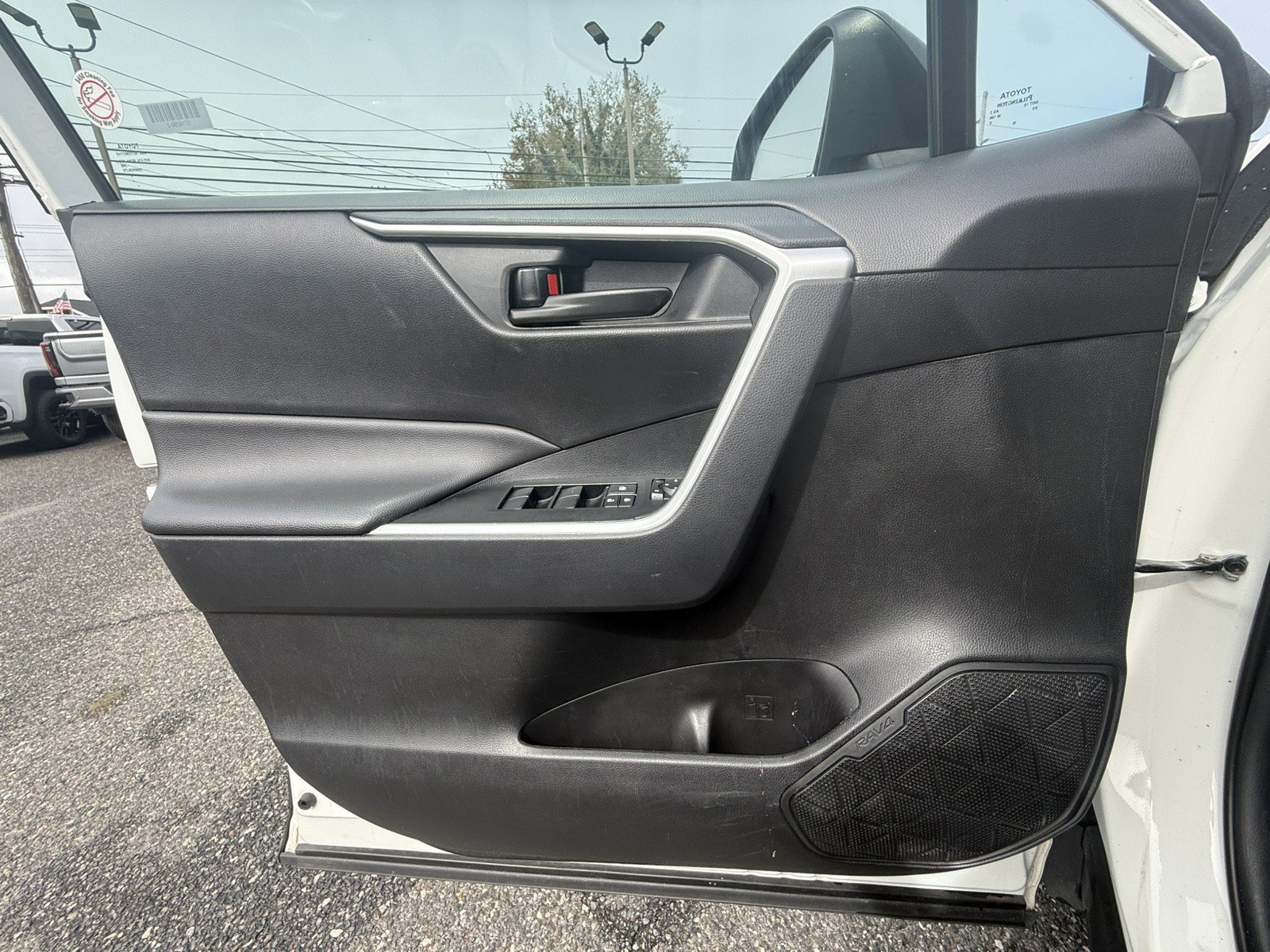 Used 2025 Toyota RAV4 LE AWD/4WD image 23