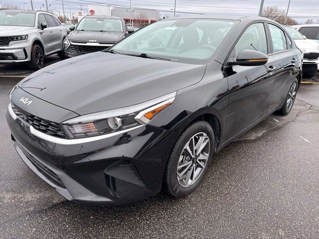 Used 2023 Kia Forte LXS w/ LXS Technology Package image 3