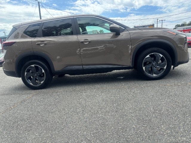 Used 2025 Nissan Rogue SV AWD/4WD image 10