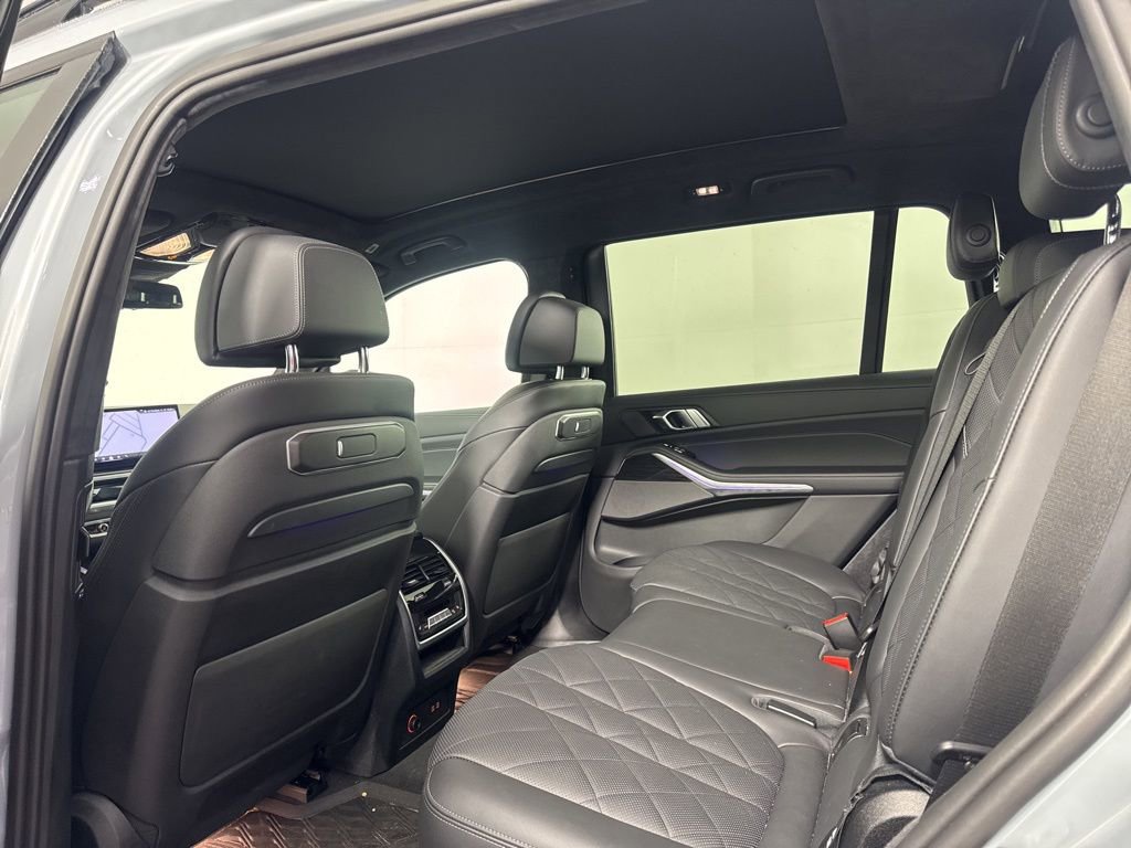 Certified 2024 BMW X7 xDrive40i w/ M Sport Package image 10