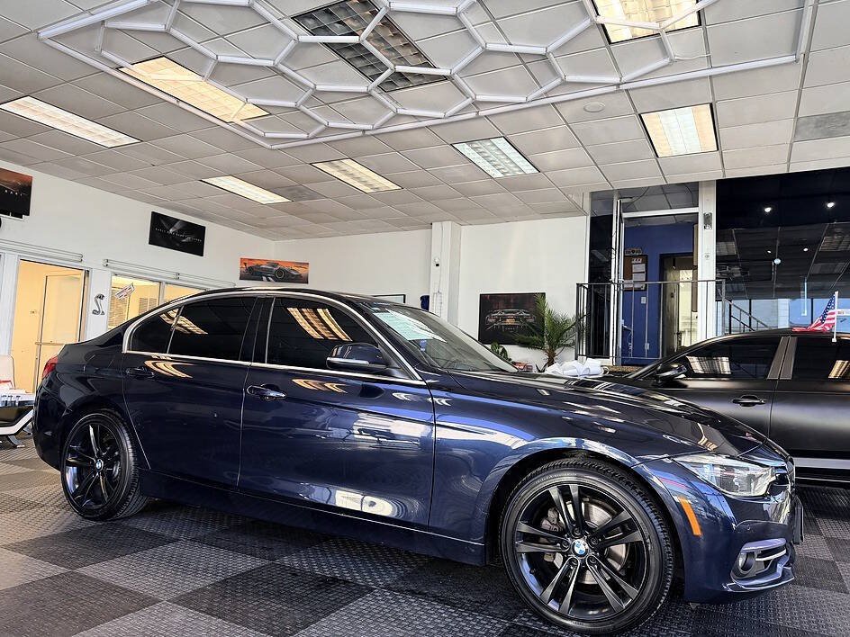 Used 2017 BMW 330i xDrive Sedan AWD/4WD image 3