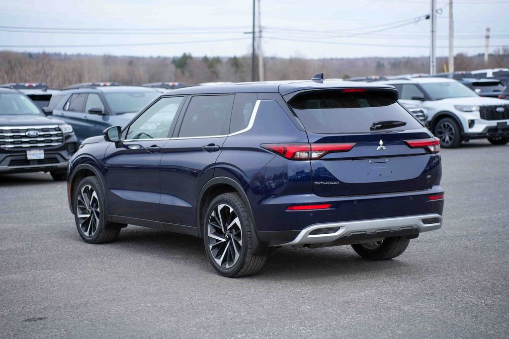 Used 2023 Mitsubishi Outlander SE image 7