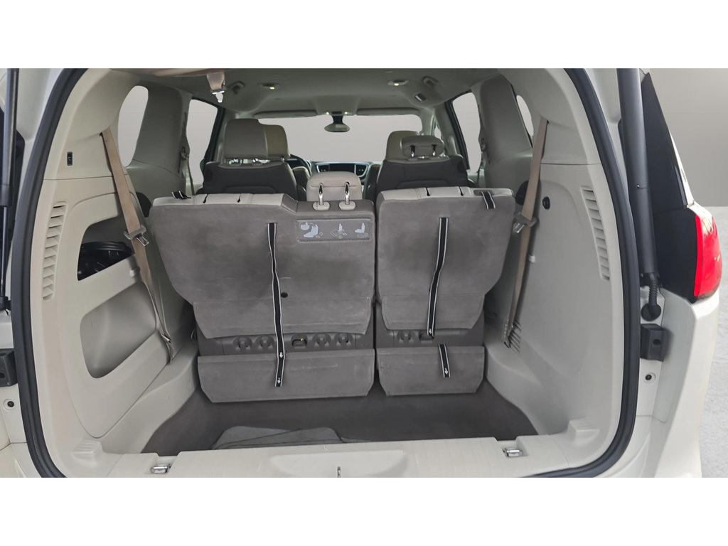 Used 2017 Chrysler Pacifica Touring-L Plus w/ Tire & Wheel Group FWD image 15