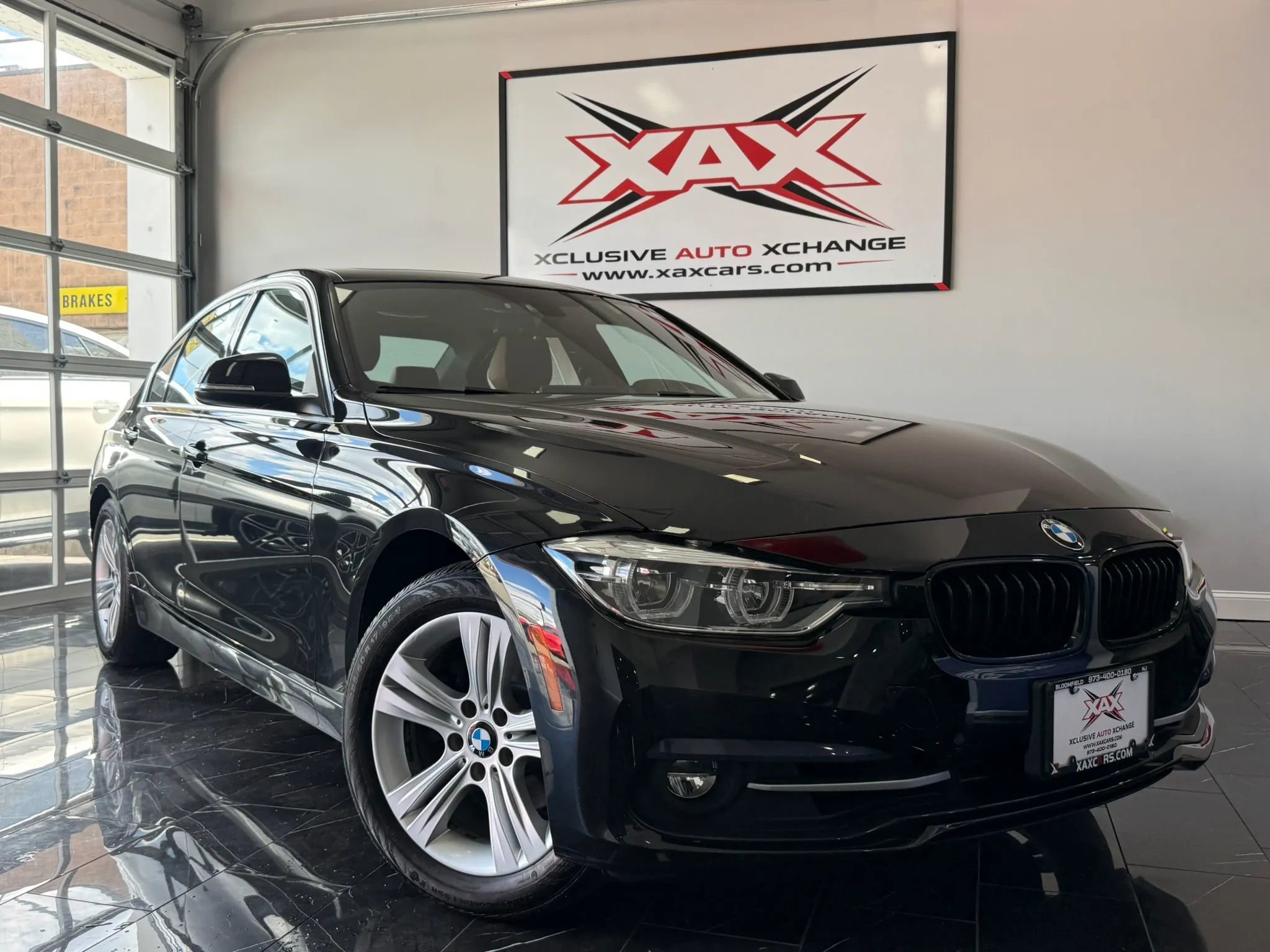 Used 2017 BMW 330i xDrive Sedan image 1