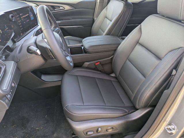 New 2026 Chevrolet Traverse LT w/ Sun and Wheel Package FWD image 11