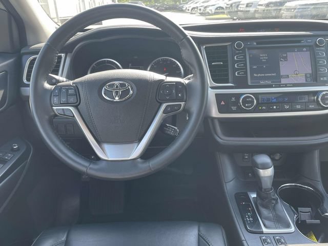 Used 2018 Toyota Highlander XLE AWD/4WD image 19