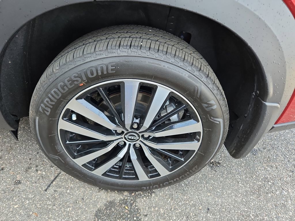 Used 2025 Nissan Pathfinder Platinum image 39