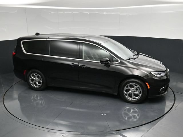 Certified 2024 Chrysler Pacifica Limited FWD image 52