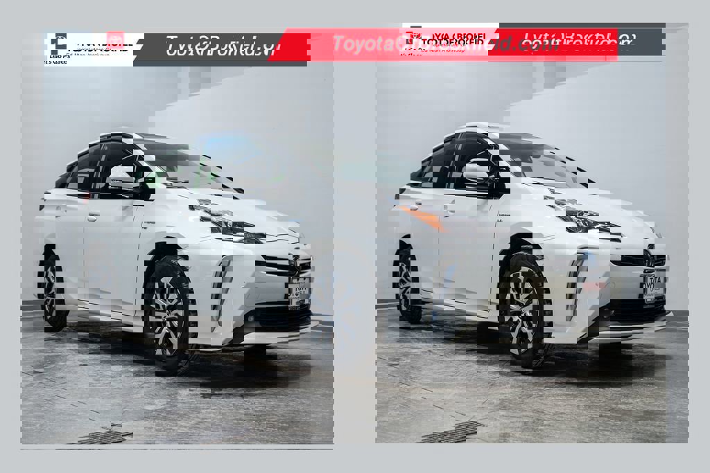Used 2020 Toyota Prius LE image 1