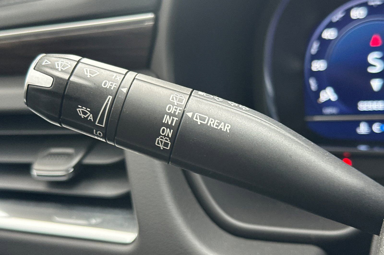 Used 2022 Chevrolet Tahoe Z71 w/ Luxury Package image 34