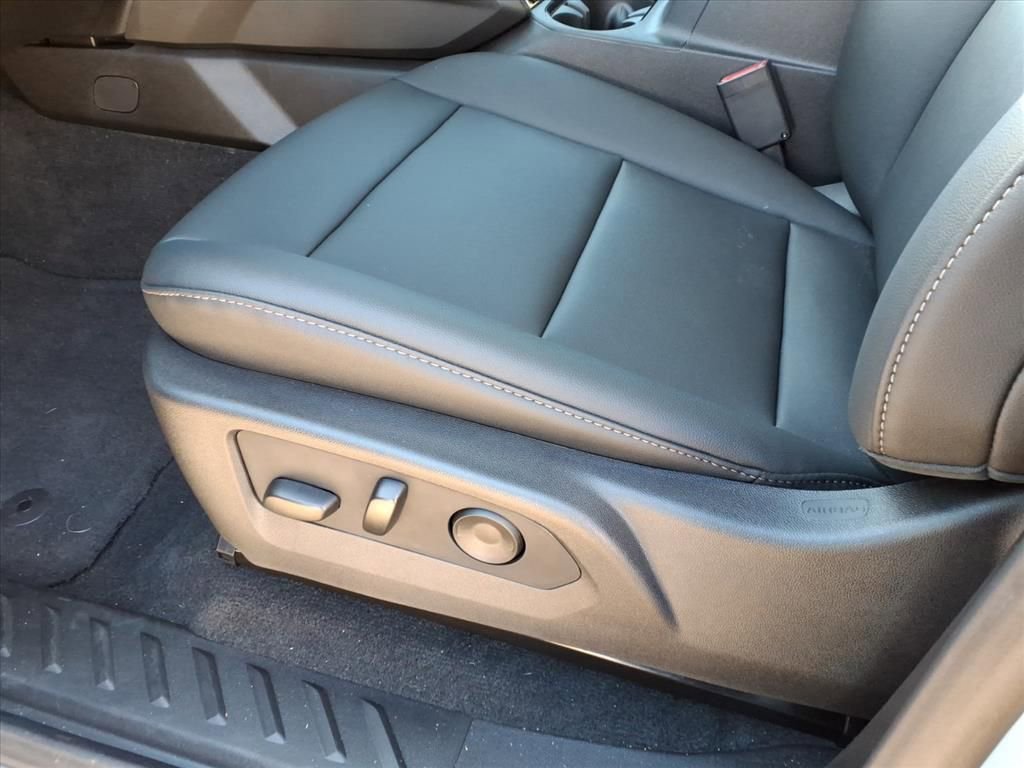 New 2025 Chevrolet Colorado LT w/ LT Convenience Package image 9