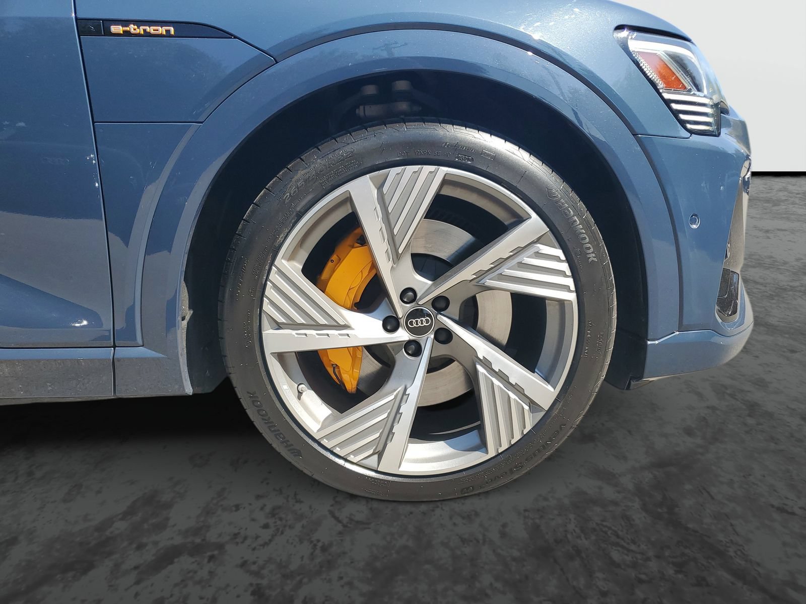Used 2023 Audi e-tron Prestige w/ Prestige Package AWD/4WD image 6
