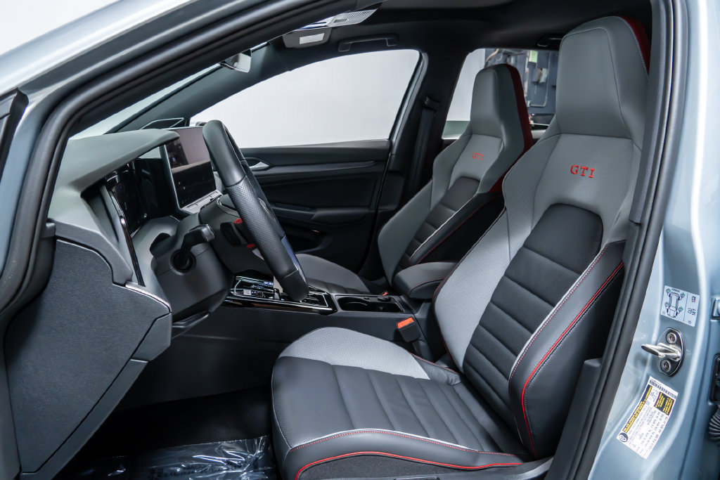 Used 2025 Volkswagen GTI Autobahn FWD image 5