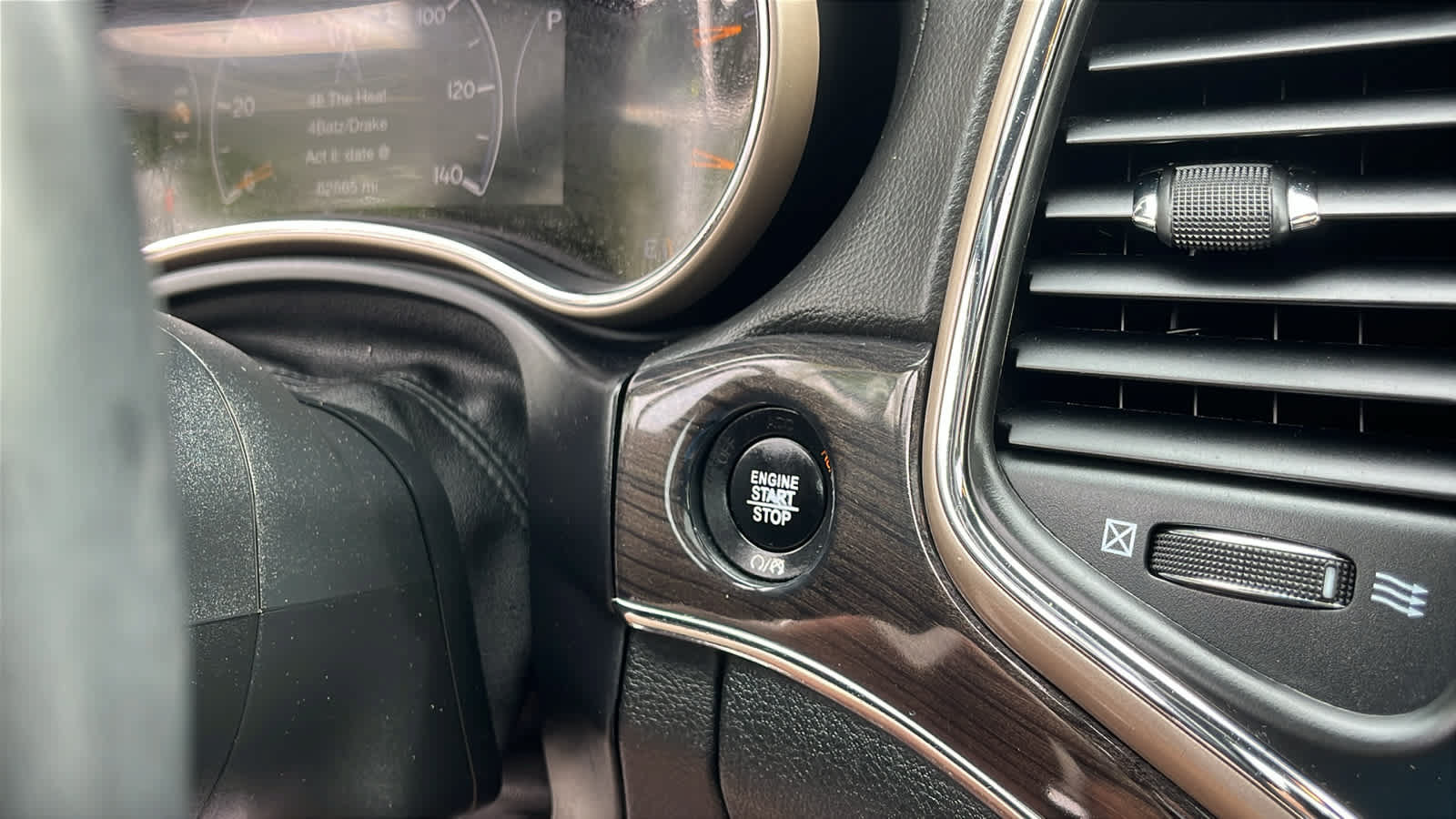 Used 2017 Jeep Grand Cherokee Overland AWD/4WD image 21