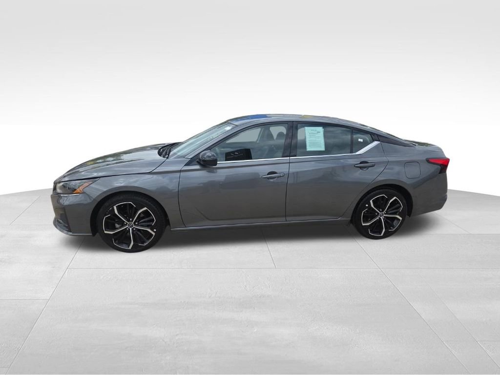 Used 2025 Nissan Altima 2.5 SR FWD image 6