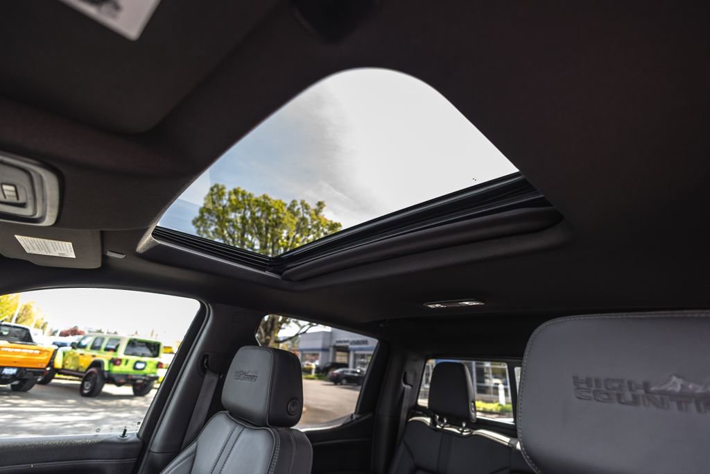 Used 2022 Chevrolet Silverado 1500 High Country w/ Safety Package II image 25