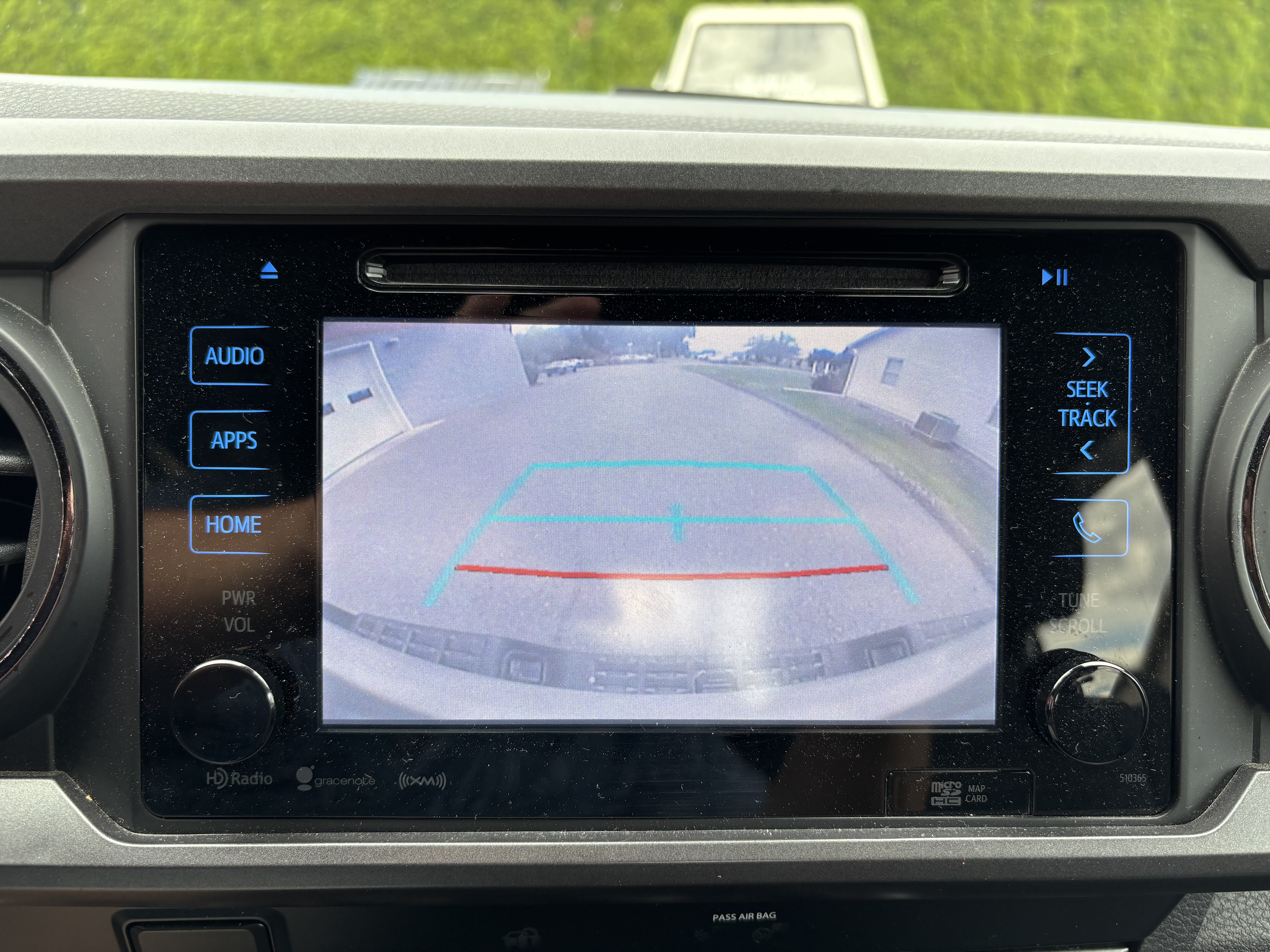 Used 2019 Toyota Tacoma TRD Off-Road w/ Technology Package AWD/4WD image 25