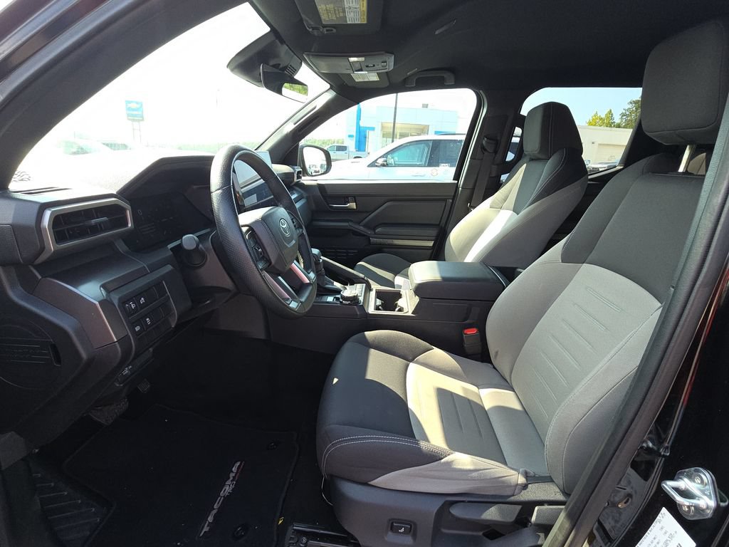 Used 2025 Toyota Tacoma TRD Off-Road AWD/4WD image 17