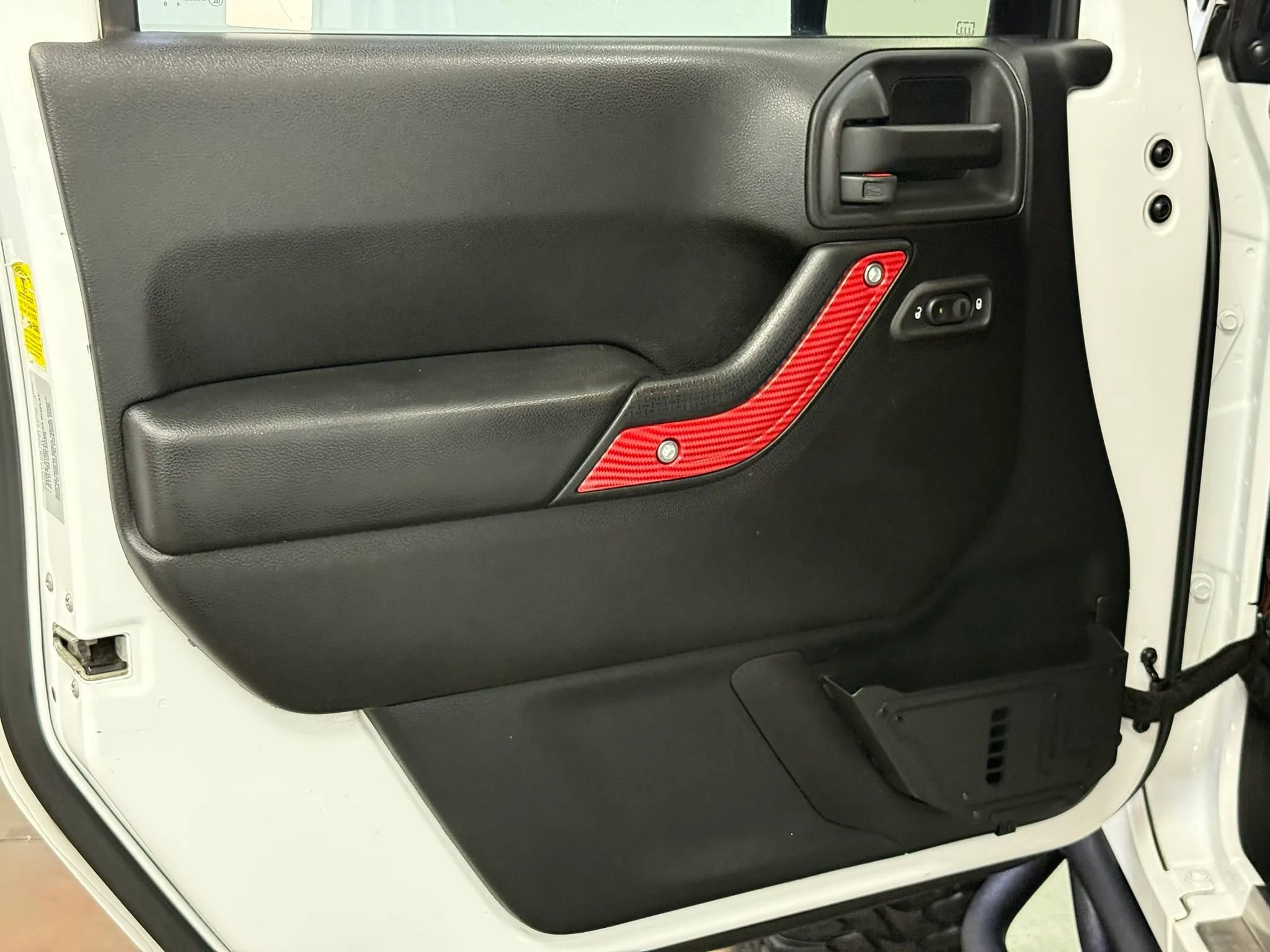 Used 2015 Jeep Wrangler Unlimited Rubicon image 22