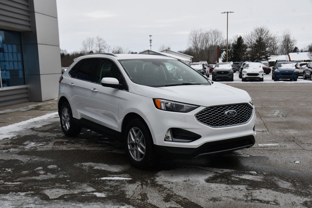 Used 2024 Ford Edge SEL w/ Convenience Package image 9