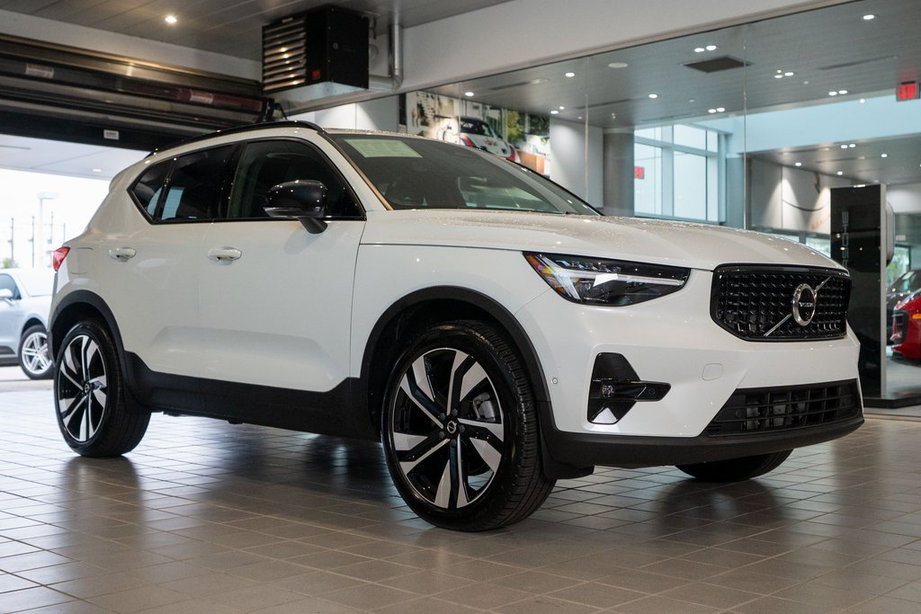 Used 2023 Volvo XC40 B5 Ultimate w/ Climate Package