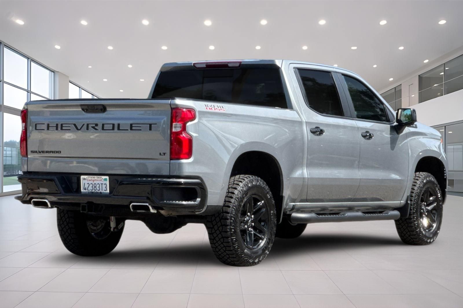 Used 2023 Chevrolet Silverado 1500 LT Trail Boss w/ LT Trail Boss Premium Package AWD/4WD image 4