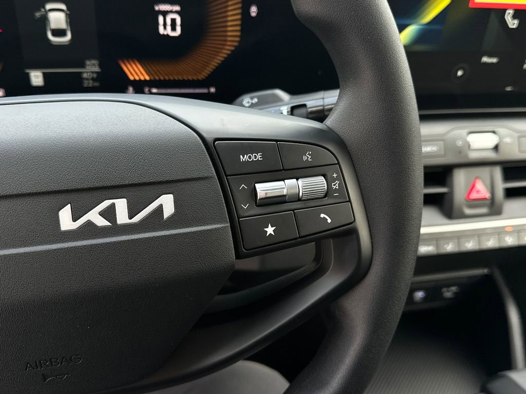 New 2025 Kia K4 FWD image 21