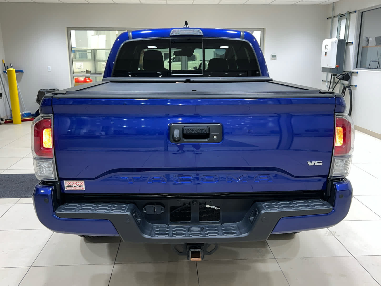 Used 2023 Toyota Tacoma TRD Off-Road w/ TRD Premium Off Road Package AWD/4WD image 10