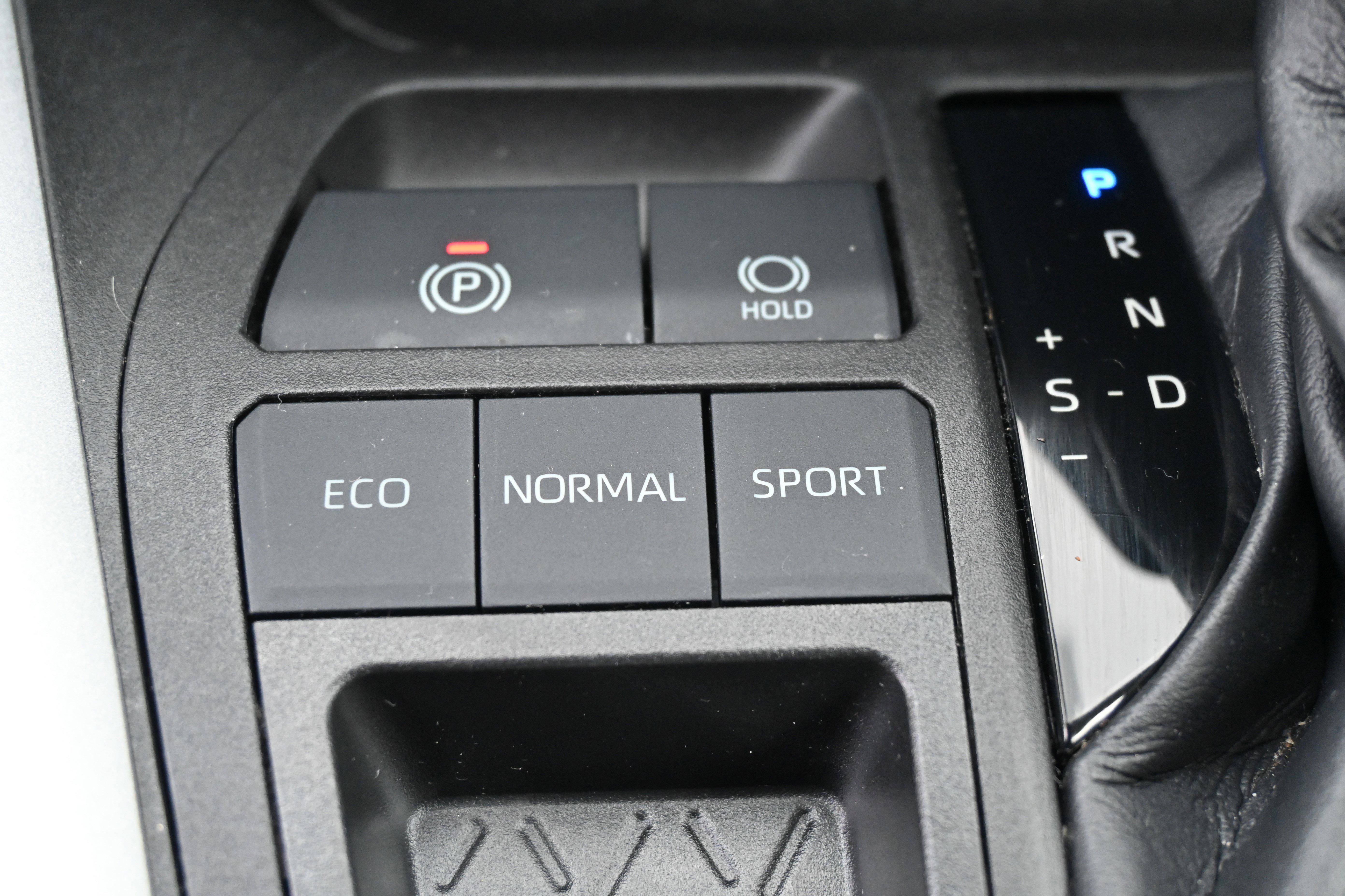 Used 2022 Toyota RAV4 XLE image 30