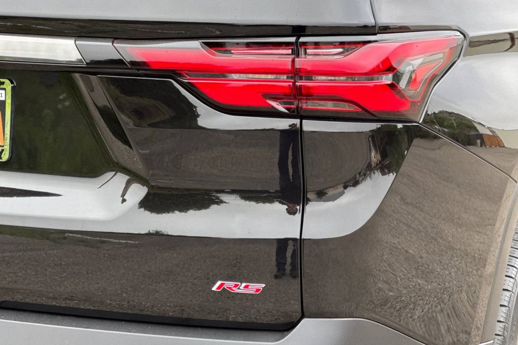 Used 2023 Chevrolet Traverse RS w/ LPO, Cargo Package FWD image 36