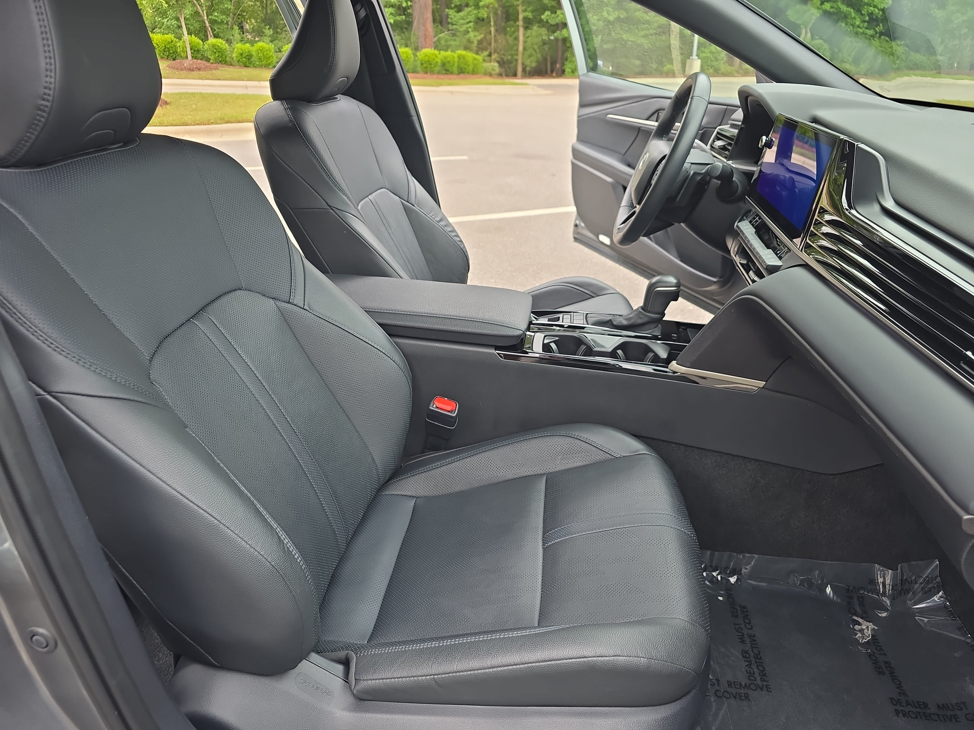 Used 2025 Toyota Camry XSE FWD image 10
