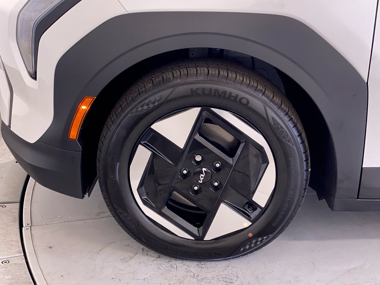 New 2027 Kia EV3 Wind FWD image 12