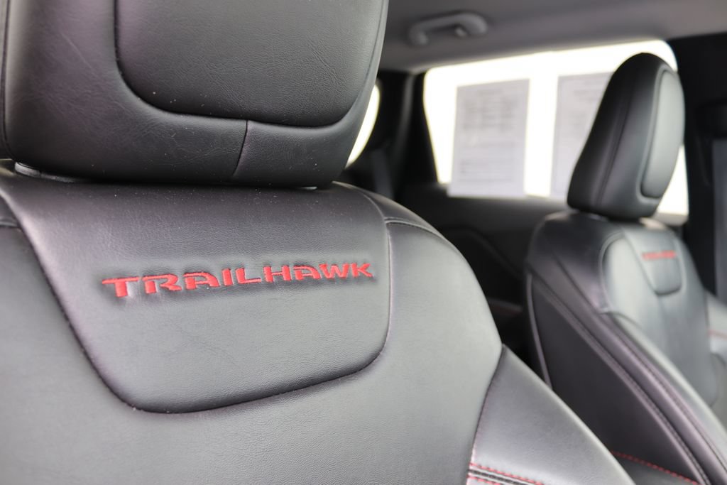 Used 2021 Jeep Cherokee Trailhawk AWD/4WD image 11
