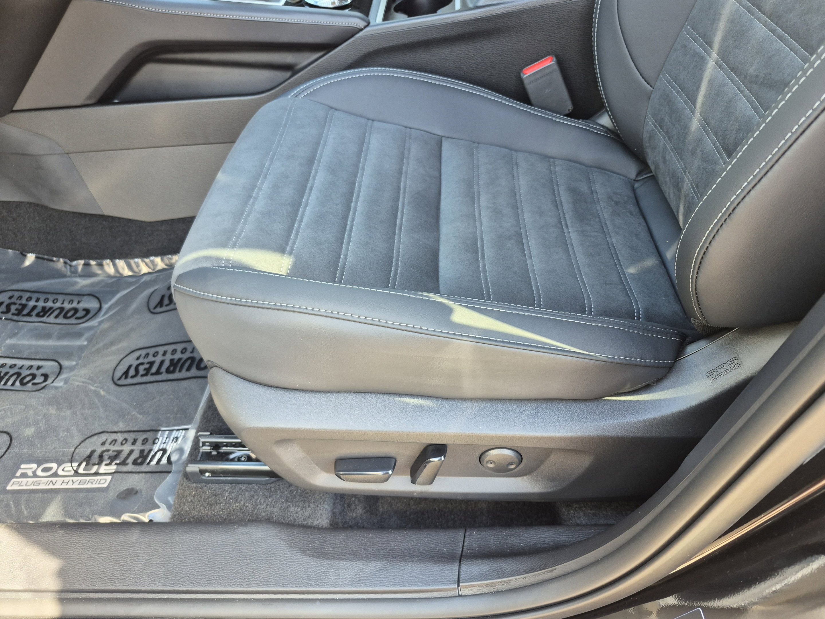 New 2026 Nissan Rogue SL w/ Family Package AWD/4WD image 22