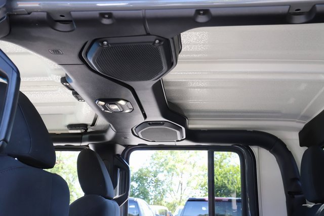 Used 2021 Jeep Gladiator Sport image 17