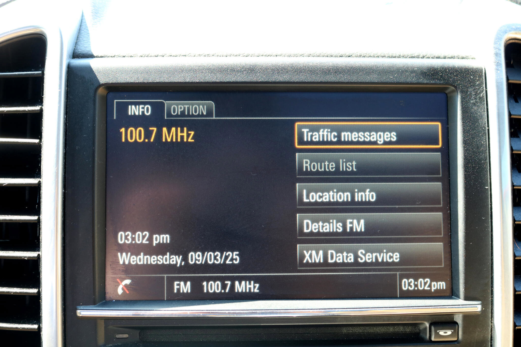 Used 2015 Porsche Cayenne S w/ Premium Package image 25