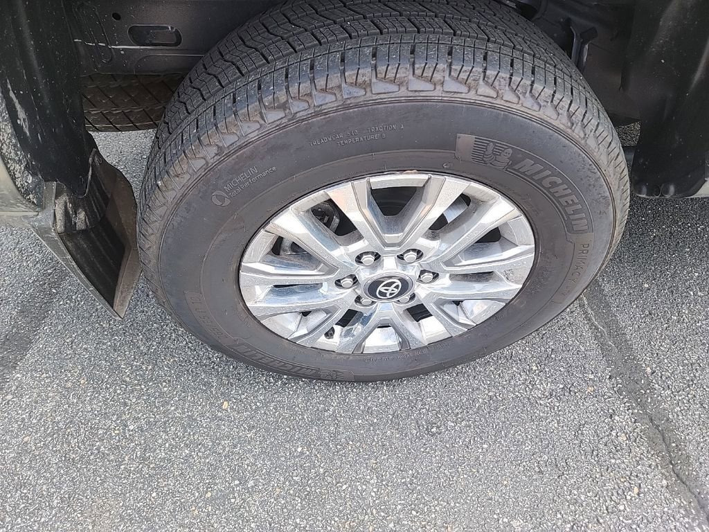 Used 2025 Toyota Tacoma Limited AWD/4WD image 6