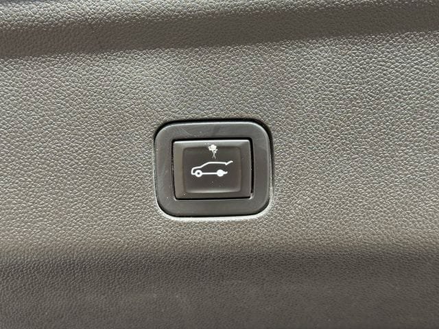 Used 2021 Chevrolet Suburban RST w/ Luxury Package RWD image 30